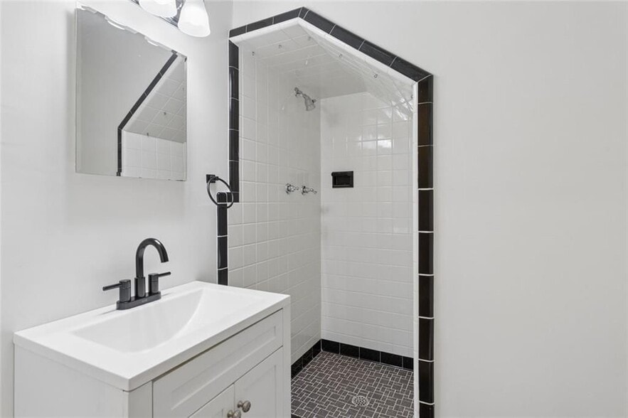 Building Photo - 4775 Merlendale Ct NW