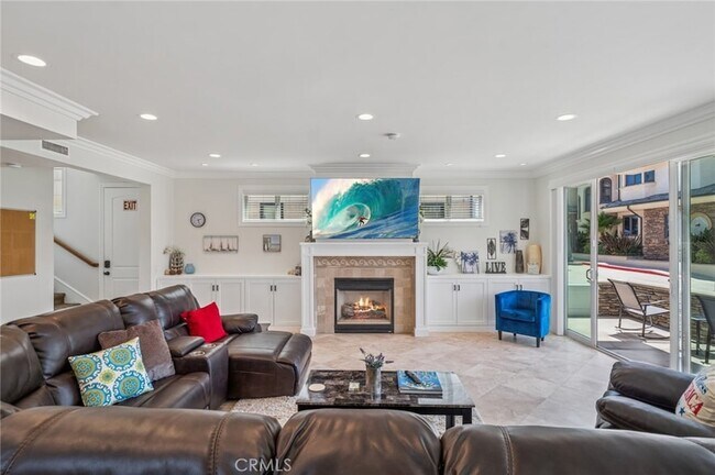 Building Photo - 6111 Seashore Dr