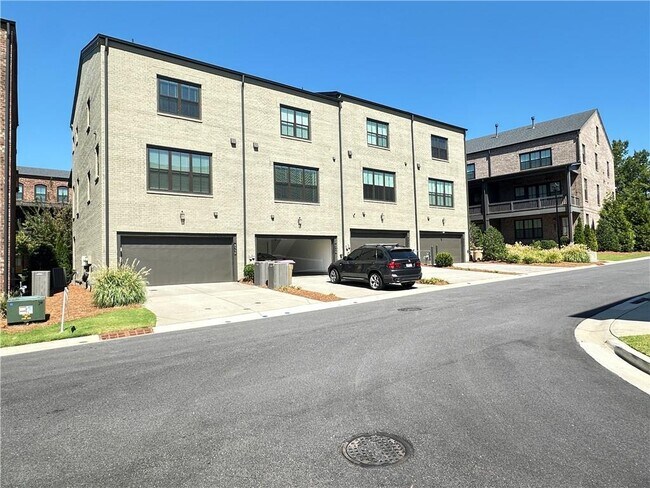 Building Photo - 6550 Cortland Walk