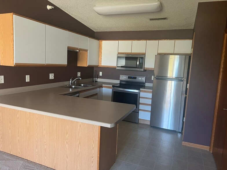 Building Photo - 30 Zeller Ct
