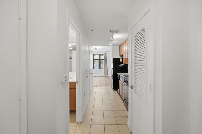 Building Photo - Penn Quarter Condo | Studio | 1 Bath | 450 Sf