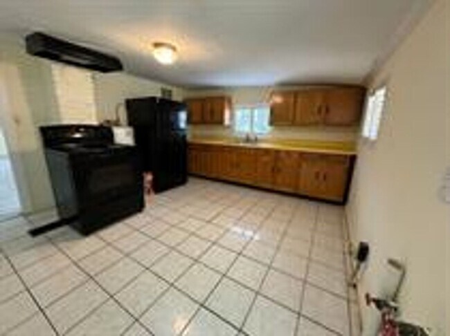Building Photo - 311 N Bloxham Ave