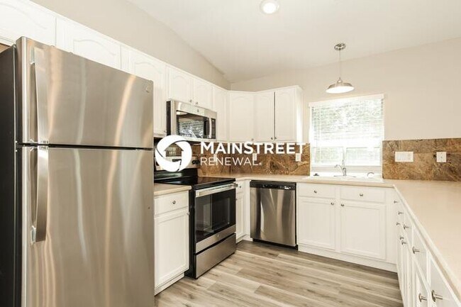 Building Photo - 3 Bedroom Pet-Friendly Home in Tolleson, AZ with Main Street Renewal