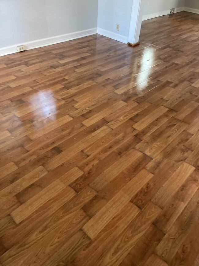 Building Photo - 2 Bedroom 1 Bathroom