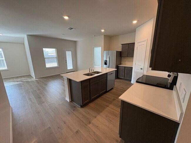 Building Photo - 1221 Acacia Dr