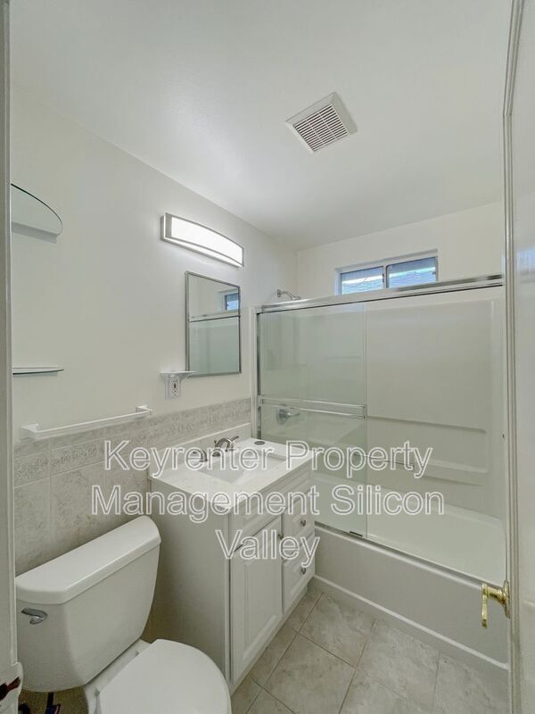 Building Photo - 1814 Woodside Rd