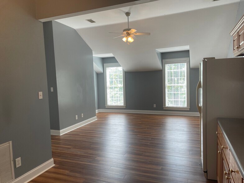 Building Photo - 2027 S Milledge Ave