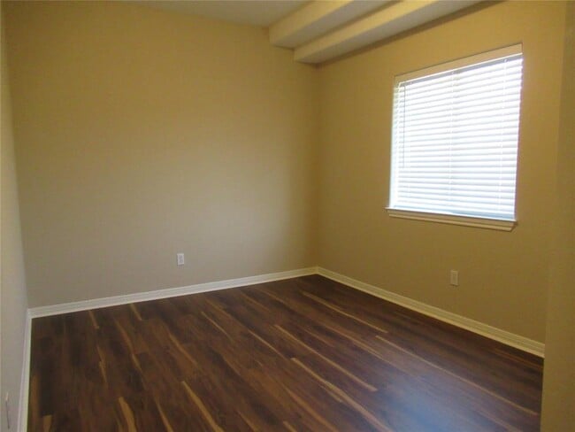 Building Photo - 2405 Farragret Cove