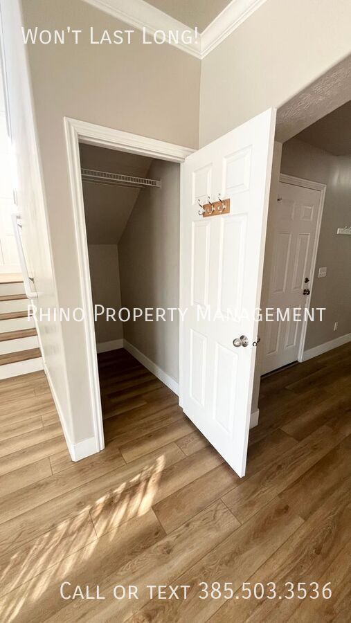 Building Photo - 2343 Adelaide Dr