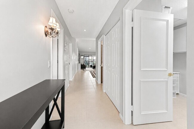Building Photo - 15234 Lakes of Delray Blvd