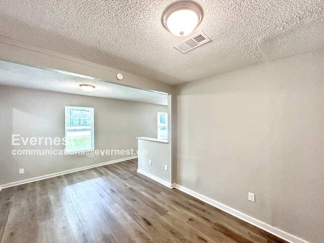 Building Photo - 3727 Kerwin Dr