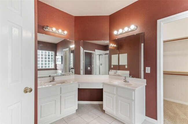 Building Photo - 4302 Country Oaks Ct