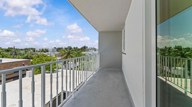 Building Photo - 1145 Normandy Dr