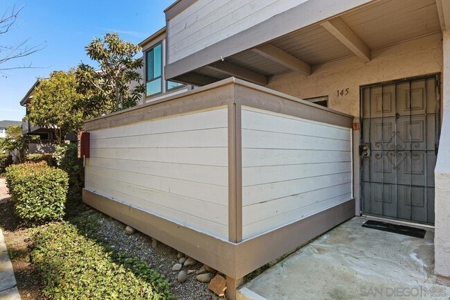 Building Photo - 9209 Village Glen Dr