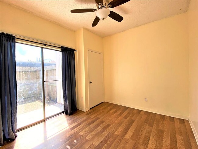 Building Photo - 3741 Thistlemont Dr