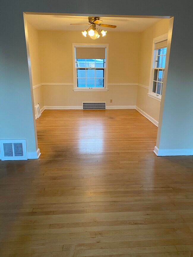 Formal Dining Room - 6419 W Chambers St