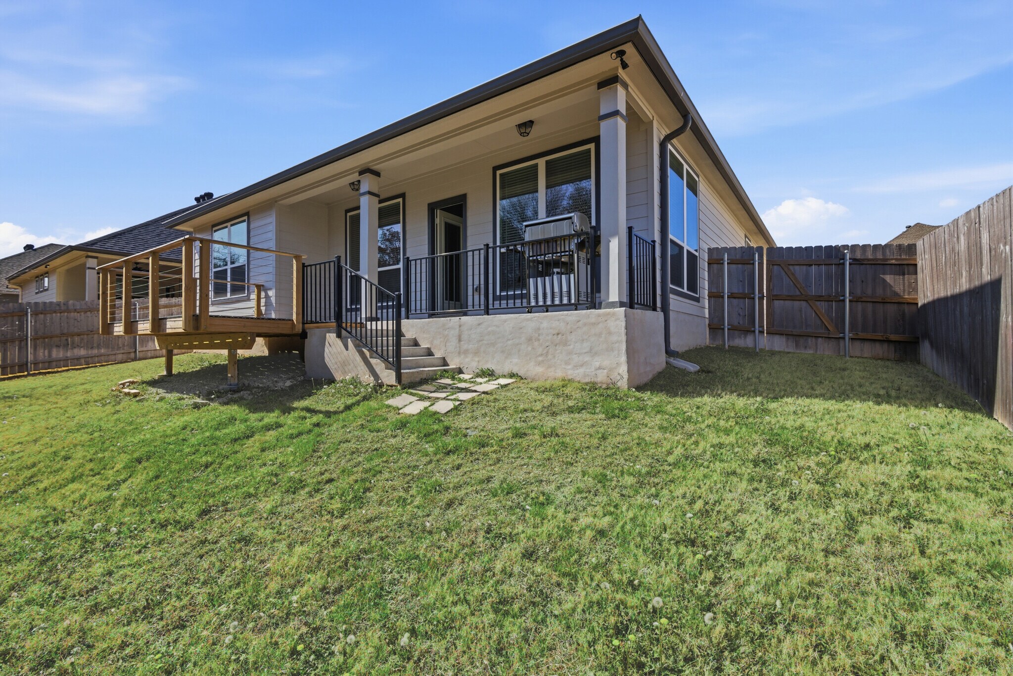 Building Photo - 5613 St Charles Dr