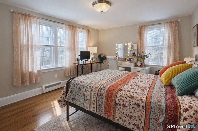 Building Photo - 15 E Main St