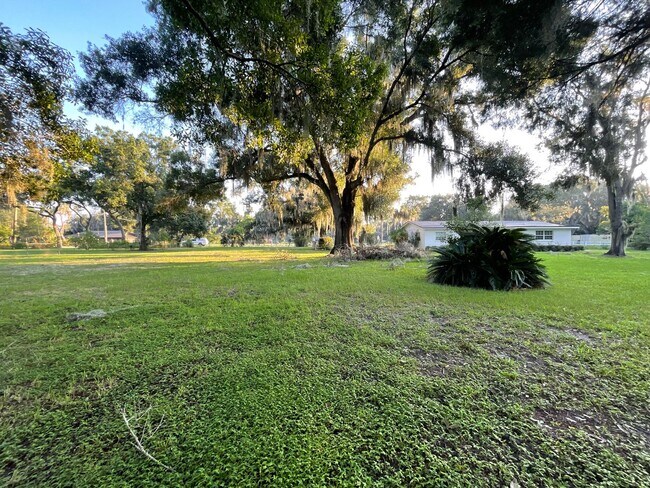 Building Photo - Country Living! 2 Bedroom Lithia