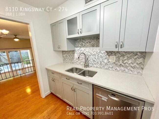 Building Photo - UPDATED 2 BEDROOM HOME - PRVATE BACK YARD ...