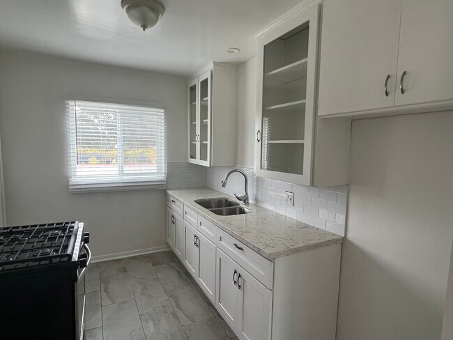 Building Photo - 3738 Carmona Ave