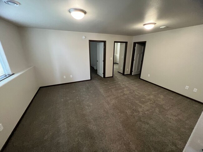 Building Photo - 3220 31st St S