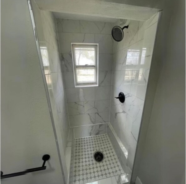 Building Photo - 910 Baltic St