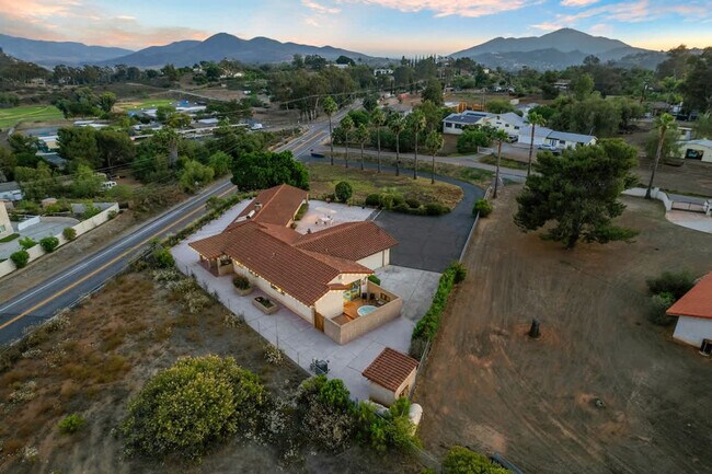 Building Photo - 14552 Skyline Truck Trail