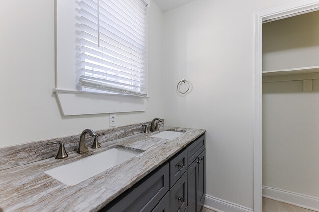 Building Photo - 613 McGruder St NE