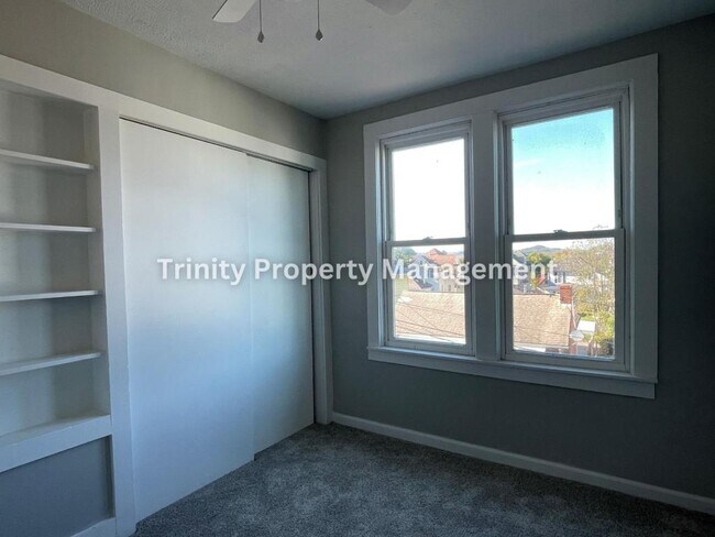 Building Photo - 309 Hedge St