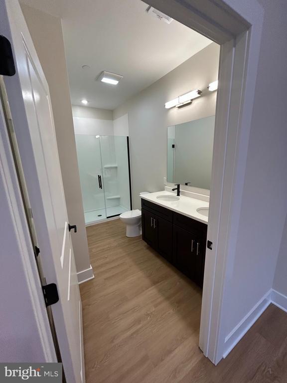 Building Photo - 624 Main St