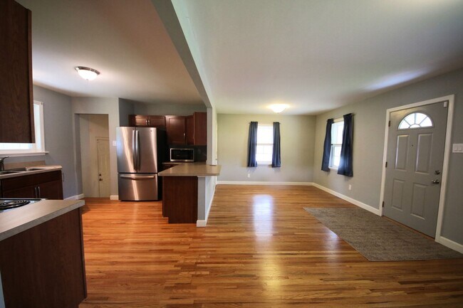 Building Photo - 4317 Sunshine Dr