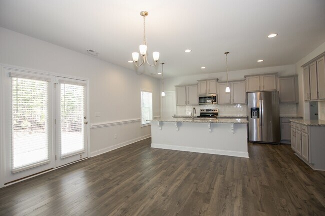 Building Photo - Charming 4 Bedroom Rental Home with Spacio...