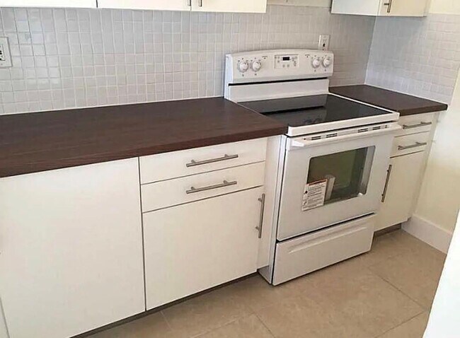 Building Photo - 1290 NE 119th St