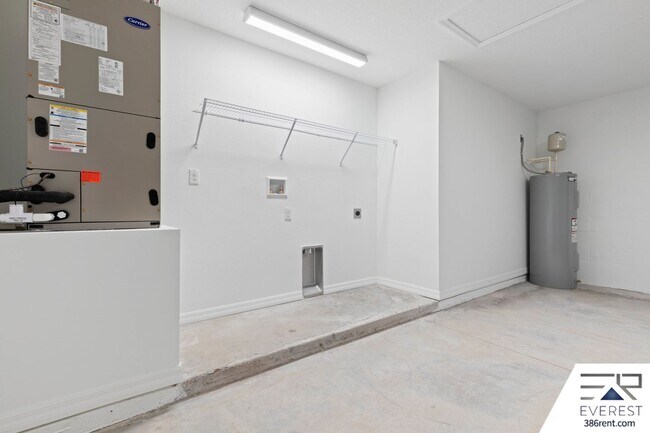 Building Photo - FULLY FENCED, LIKE NEW 4/3/2 ON A QUIET CUL-DE-SAC