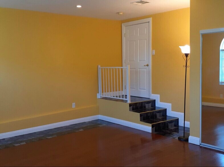 Building Photo - 5115 Canoga Ave