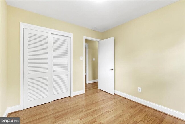 Building Photo - 664 S Greenbrier St