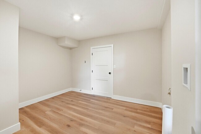 Building Photo - 1104 Falcon Dr