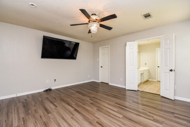 Building Photo - 14615 Cypress Cottage Ct