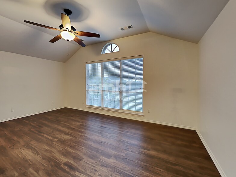 Building Photo - 10600 Cloisters Dr