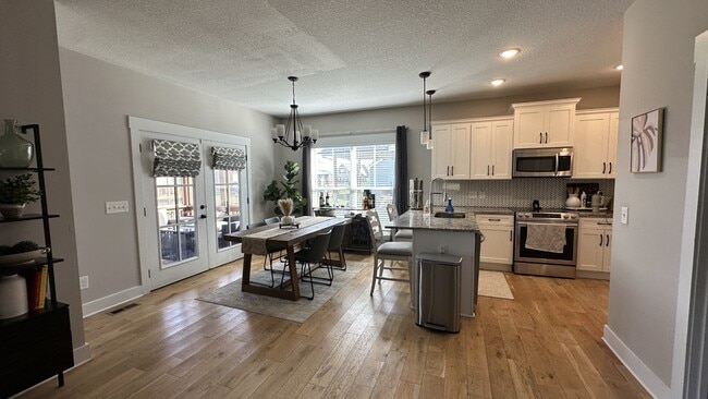 Building Photo - 537 Dexter Dr