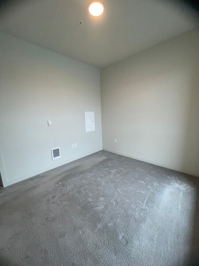 Building Photo - Roomy, 612 Square Foot, 1-Bedroom Home wit...