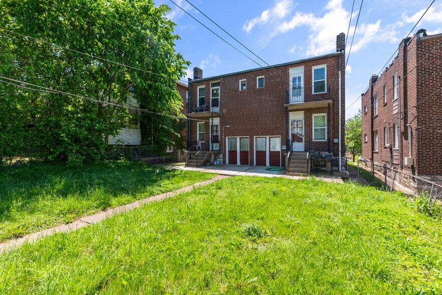 Building Photo - 3925 Dunnica Ave
