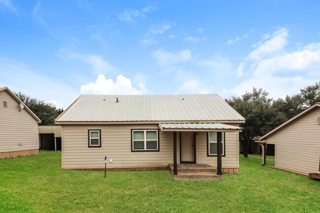 Building Photo - 724 Rocky Rdg