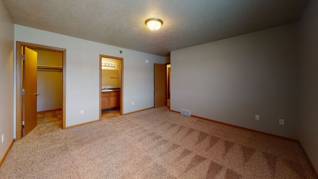 Building Photo - 1632 35th Ave SE