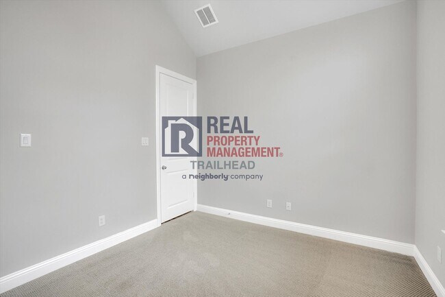 Building Photo - Spacious Home with Office & Media Room in Tavolo Park