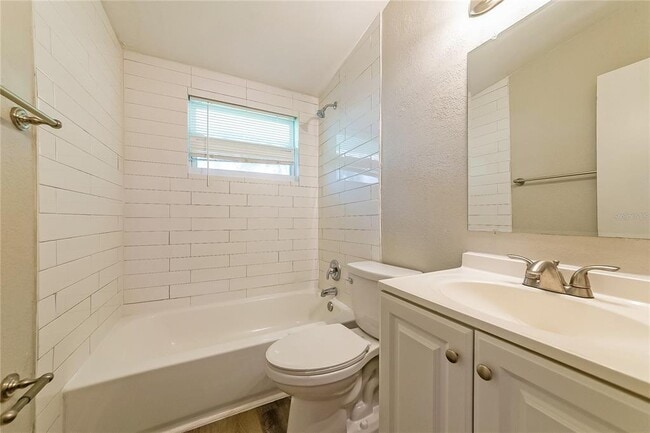 Building Photo - 5820 21st St W