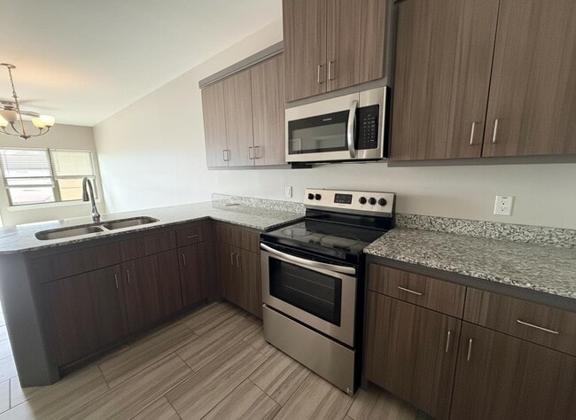 Building Photo - 5601 Cuenca Dr