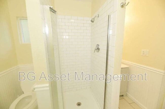 Building Photo - 3830 Twin Oaks Way