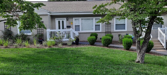 Front Entry Main Level - 487 Kentucky Ave